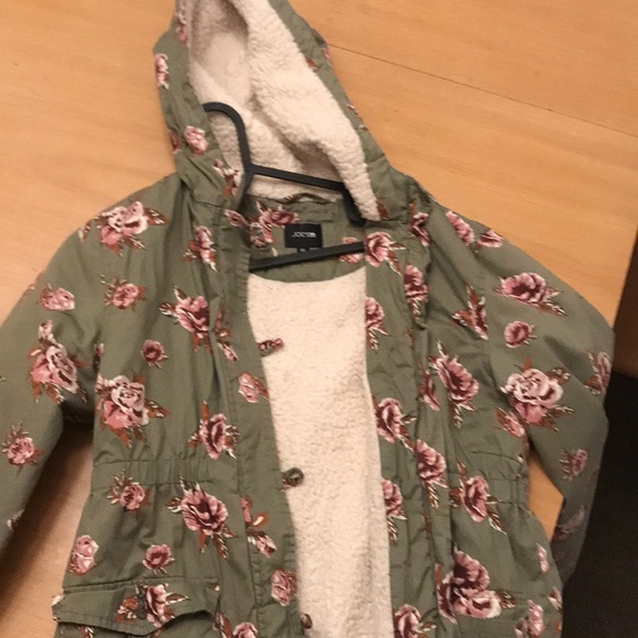 Joe’s floral fuzzy white lined jacket - Picture 1 of 3